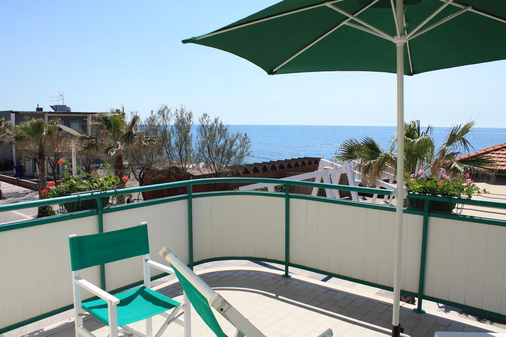 Lungomare Hotel Марина ди Чечина Стая снимка